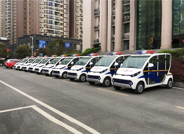 重慶南岸區(qū)人民政府交車現(xiàn)場--5座標(biāo)準電動巡邏車